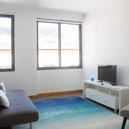 Five Design Rooftop By Storytellers Apartment