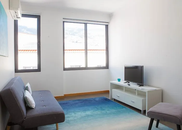 Five Design Rooftop By Storytellers Apartman